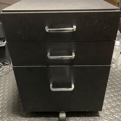 ニトリ製デスク下キャビネットの画像