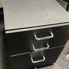 ニトリ製デスク下キャビネットの画像