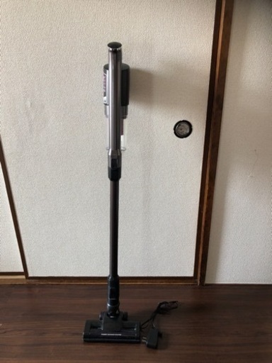 アイリスオーヤマの充電式サイクロンスティッククリーナー掃除機
