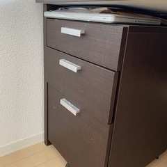 仕事用デスク　引き出し付き　の画像