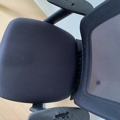 破損あり仕事用チェアの画像