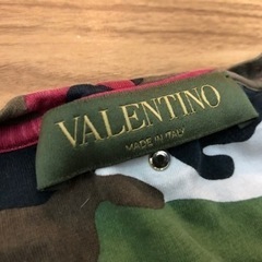 ヴァレンティノのTシャツです。の画像