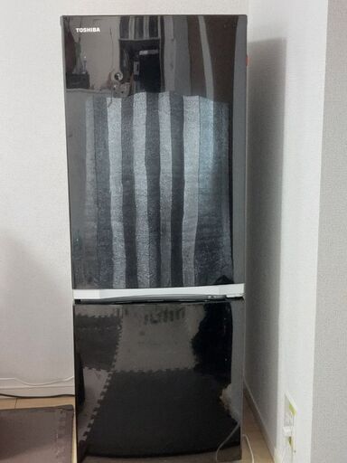 1人暮らし用、またはセカンド用サイズ、冷蔵庫です。