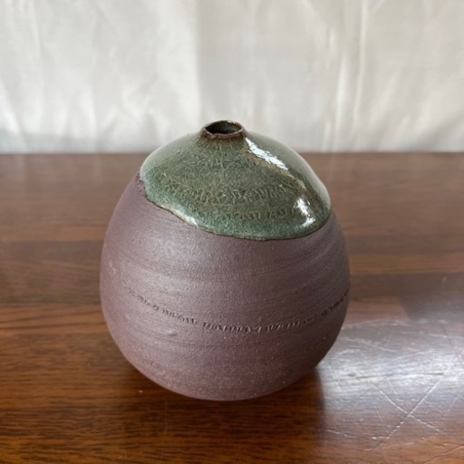 陶器の一輪挿し