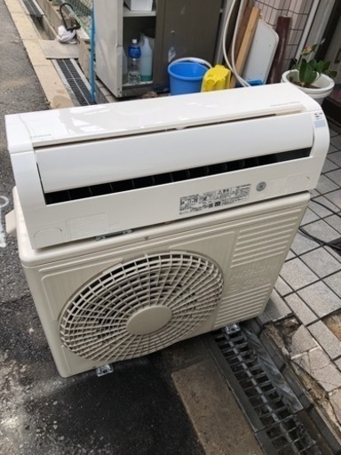 ??大阪市内配達取り付け無料??⁉2018日立エアコン14畳から16畳?⭕️保証付き