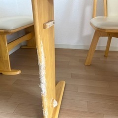 お譲りします！　マガジンラック付き　伸縮ダイニングテーブル　４人掛け　椅子付き　の画像