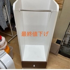 制服や服などの収納ラック