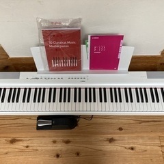 値下げ　新品同様　YAMAHA 電子ピアノ　P-125 白