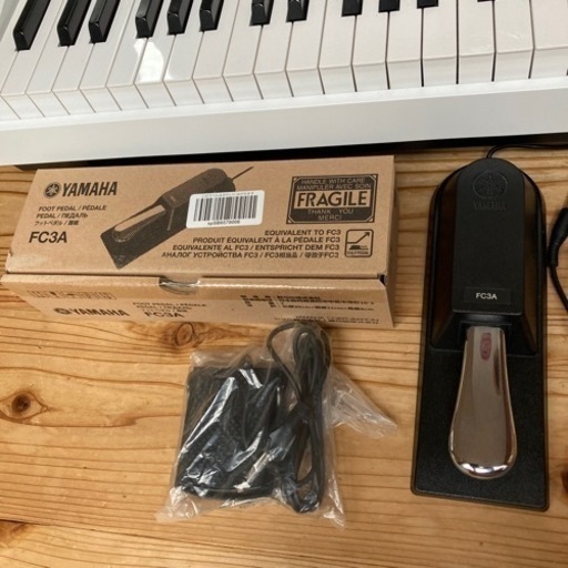 値下げ　新品同様　YAMAHA 電子ピアノ　P-125 白