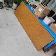決定しました。幅が180cm 折りたたみの机です。