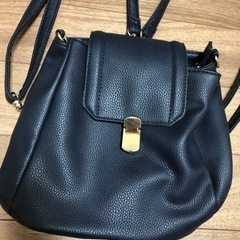 小さめリュックにもなるショルダーバッグ