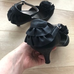 アクシーズ　フリルパンプスの画像