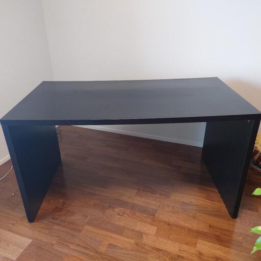 IKEAの机（MIKAEL）です。