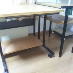 【現在商談中】パソコンデスクの画像