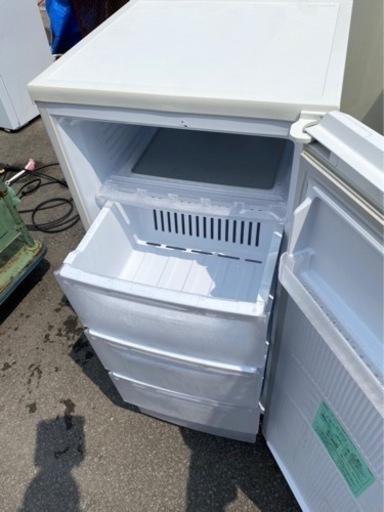 万代店　三菱 121L 急冷ボタンで一発スピードフリージング！霜取り不要耐熱トップテーブル 冷凍庫【MF-U12N-W】