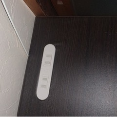 コンセント付きテーブル　150*60 高さは調節可（最小約60cm、最大約87cm)の画像