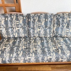 （旧出品）カリモク家具 リビングソファー 3人掛けコロニアルデザイン
