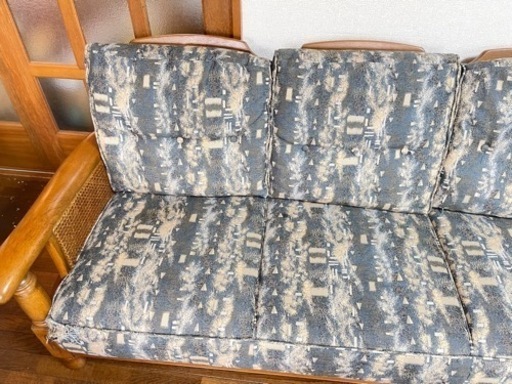 （旧出品）カリモク家具 リビングソファー 3人掛けコロニアルデザイン