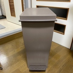 ドンキ　ペダルペールゴミ箱　35Lの画像