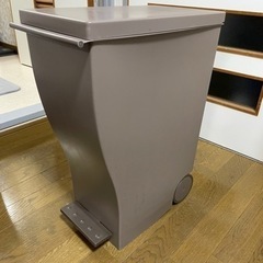 ドンキ　ペダルペールゴミ箱　35Lの画像