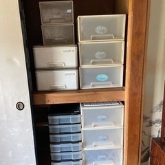 押し入れの中の収納家具の画像