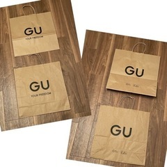 GU ジーユー ショップ紙袋 6枚 さらに違うサイズ2枚もプレゼント計8枚の画像