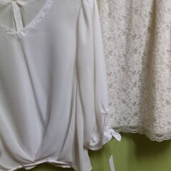 【最終価格✨2点】タグ付ブラウス、未使用レーススカートの画像