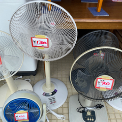 扇風機❗️これからの時期に❗️各種取り揃えております❗️500〜1500円でお買い得❗️の画像