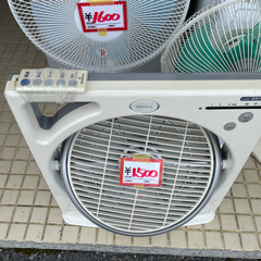 扇風機❗️これからの時期に❗️各種取り揃えております❗️500〜1500円でお買い得❗️の画像