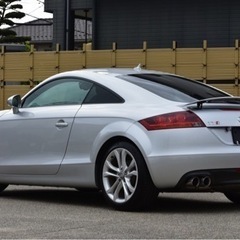 Audi・TTク-ペ 2.0TFSI/タ-ボ/上級モデル★TTS仕様★/美響マフラ-カスタム費【73万超え】の画像