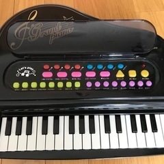 小さいグラントピアノの画像