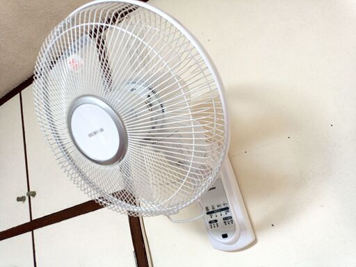 壁掛け扇風機 アイリスオーヤマ WFC-306