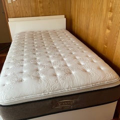 セミダブルベッド