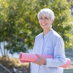【7/17】50代以上の女性限定・少人数制のRYT200について、様々な疑問や不安にメイン講師と担当スタッフがお答えします！ 体の変化をその場で体感できるプチレクチャー付！  中井まゆみ先生といえば「筋調整ヨガ」。RYT200ヨガ指導者養成講座の中では「筋調整ヨガ」を軸としたベーシックなハタヨガを学んでいただきます。 体が硬くても大丈夫！と言われても不安がなかなか解消できないみなさんに、その場でご自身の体の変化を体感していただけるプチレクチャー付き！体が柔らかい人にも驚きの効果です。楽しみにご参加くださいの画像