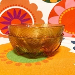 【値下】5枚あり！昭和レトロ アンバー 花 デザートボウル　デザート フラワー Flower 中古品 昭和レトロ 飴色 茶色 の画像