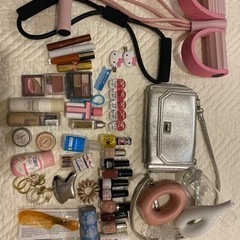 女性用化粧品や小物など