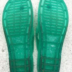 嵐の大野君も愛用ブランド、ギョサン　レディースＬ　クリアラメグリーン、男女兼用品の画像