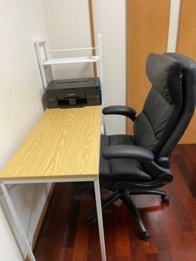 デスクワーク机とチェアセット
