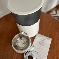 ペット用自動給餌器。ほぼ新品です。の画像