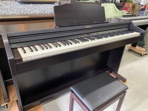 お薦め品‼️美品‼️来年6月まで保証あり ローランド電子ピアノRP-501R 2018年