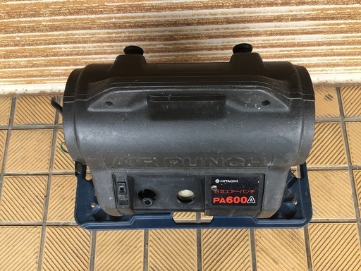 日立エアーコンプレッサー　エアーパンチ　DIY エアーツール　タイヤ交換　空気入れ