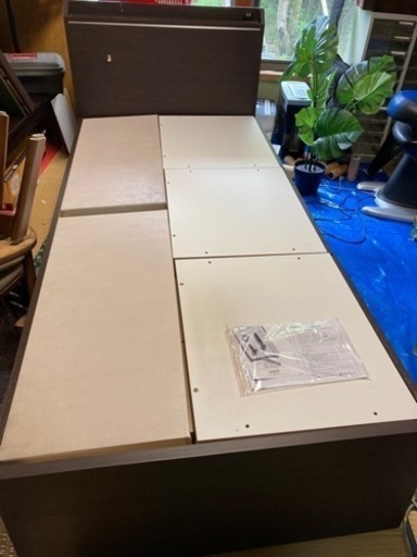 シングルベッドフレーム　収納付き！
