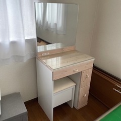 早い者勝ち！ドレッサー　椅子付き