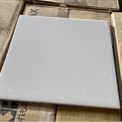 内装タイル200角、色アイボリー