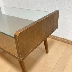 ガラステーブルの画像