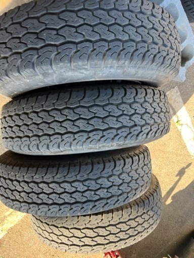 ハイエースに履いてました