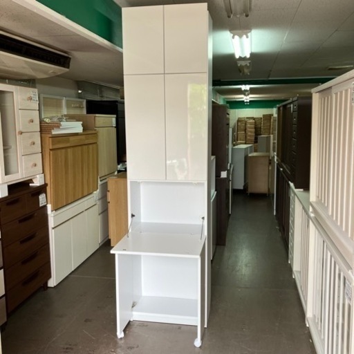 新品訳あり　壁面収納 デスクタイプ６０cm幅ホワイト つっぱり 棚　ラック　白　光沢　ランドリーラック　リビングボード