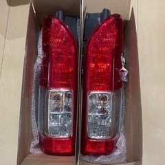 6型ハイエース純正テールランプ寒冷地、新車外し 6型ハイエース純正テールランプ寒冷地、新車外し 6型ハイエース純正