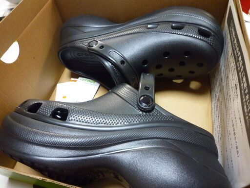 （オークション入札が入りましたので質問を終了させて戴きます）crocs classic bae clog w9（２５cm)数分はいただけの美品