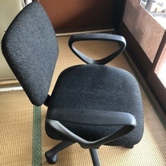 事務用イス差し上げます